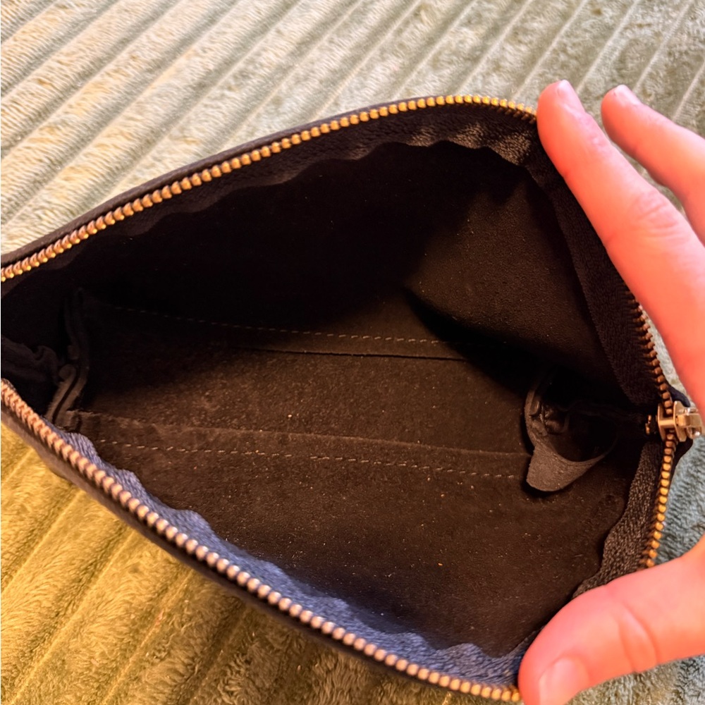 Portland Leather Goods Toiletry Bag - Picture 5 of 5